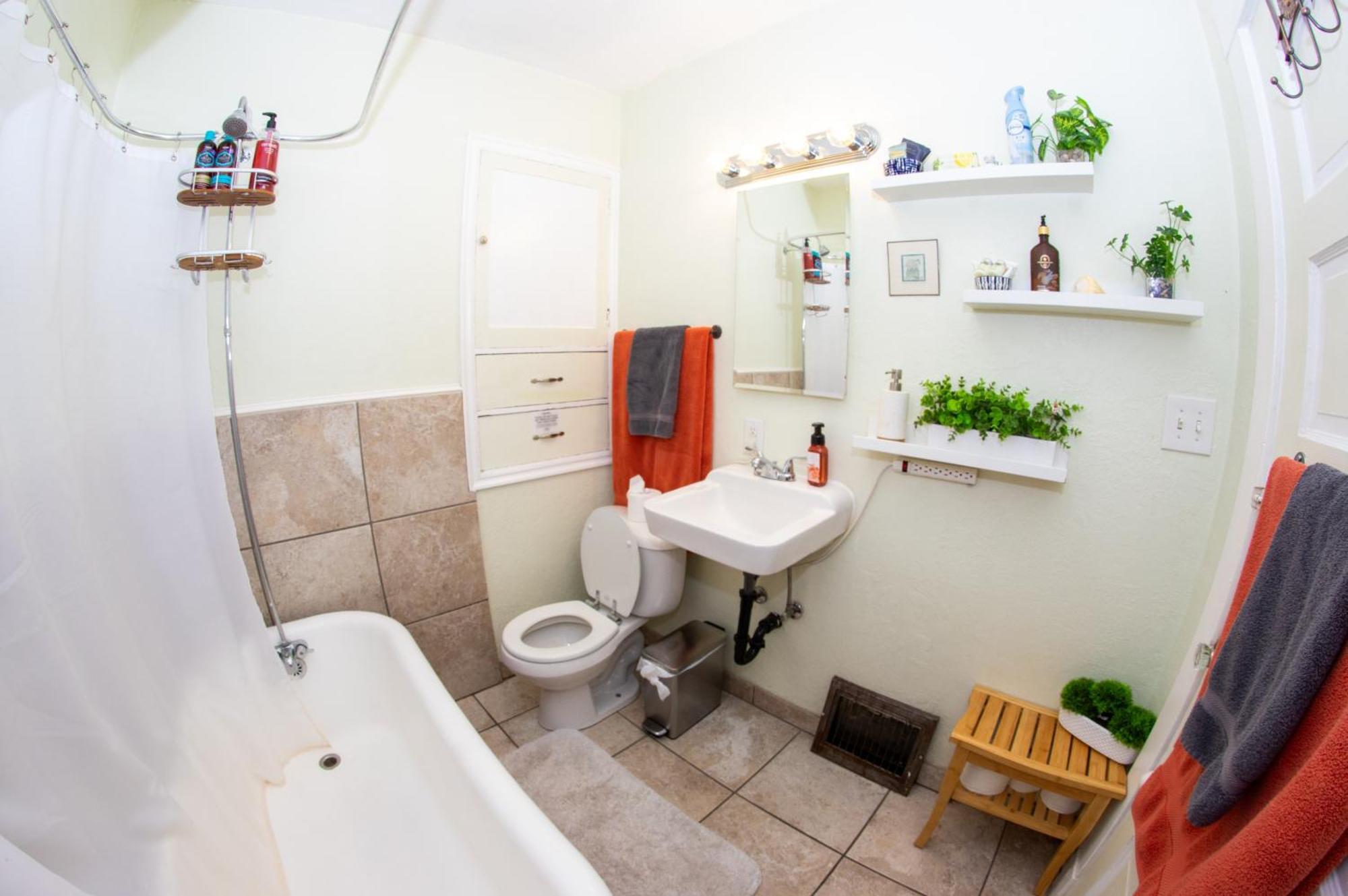 Apartment Sugar House Hideaway By Mountains 3br, Parking, Wi-fi